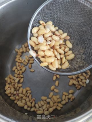 黄豆胡萝卜排骨汤的做法步骤：5