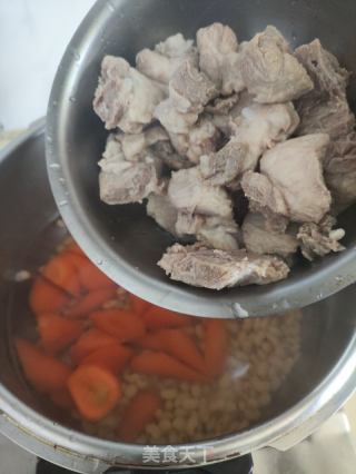 黄豆胡萝卜排骨汤的做法步骤：7