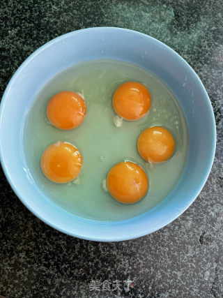 蟹柳炒鸡蛋的做法步骤：1