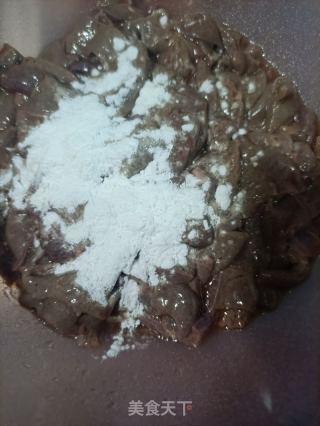 彩椒炒猪肝的做法步骤：7