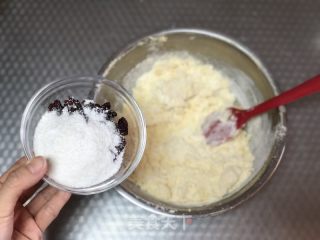 椰香提子奶酥饼干的做法步骤：4
