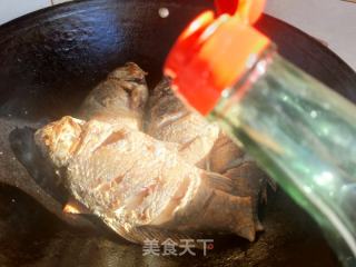 红烧鲫鱼的做法步骤：5