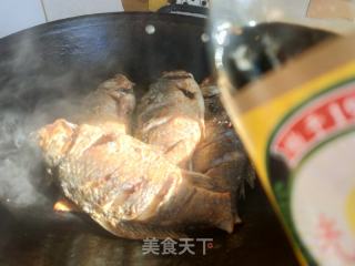 红烧鲫鱼的做法步骤：7