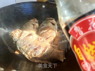 红烧鲫鱼的做法步骤：8