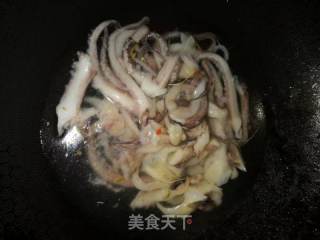 洋葱鱿鱼须的做法步骤：2