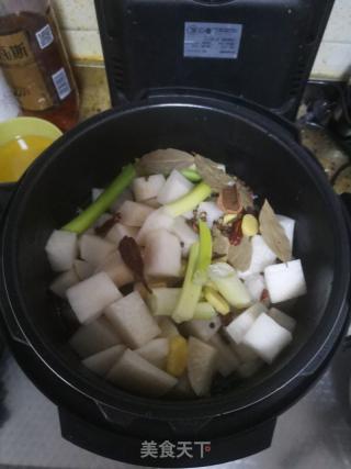 白萝卜炖肉的做法步骤：5