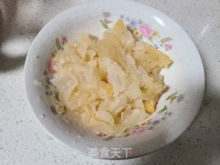 银耳枸杞汤的做法步骤：2