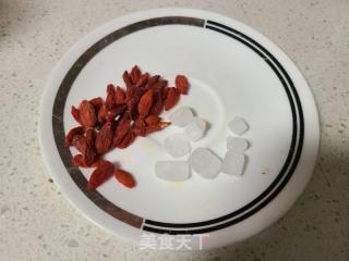 银耳枸杞汤的做法步骤：4