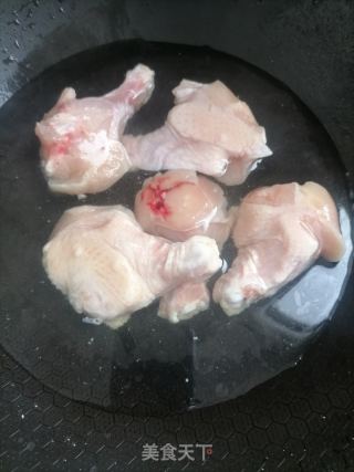 红烧鸡翅根的做法步骤：1