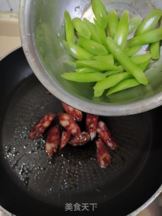 莴笋炒腊肠的做法步骤：5