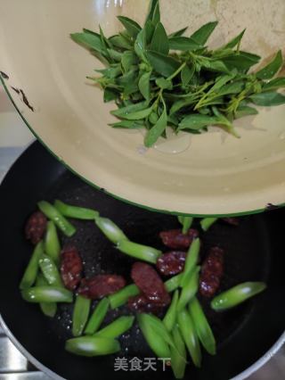 莴笋炒腊肠的做法步骤：6
