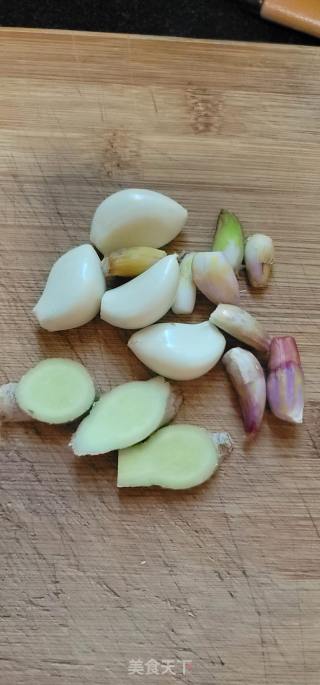 酱香鹅腿的做法步骤：2