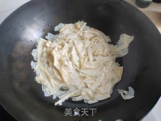 鸡蛋肉片豆皮汤的做法步骤：1