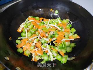 鸡肉杂蔬烧豆皮的做法步骤：5