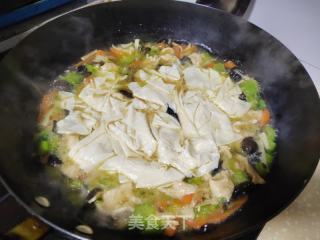 鸡肉杂蔬烧豆皮的做法步骤：9