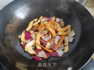 芥菜梗豆干炒牛肉的做法步骤：5