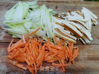 酱肉豆干炒苤蓝的做法步骤：2