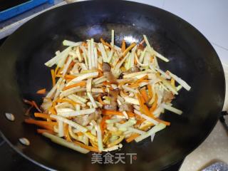 酱肉豆干炒苤蓝的做法步骤：5