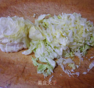 洋白菜素炒饼的做法步骤：2