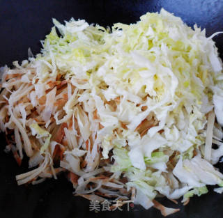 洋白菜素炒饼的做法步骤：5