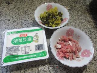 咸菜肉丝豆腐的做法步骤：1