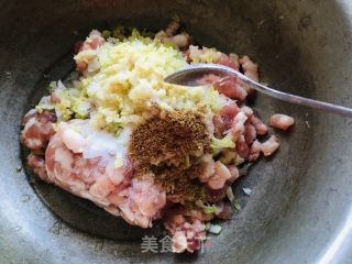 大肉芹菜饺子的做法步骤：2