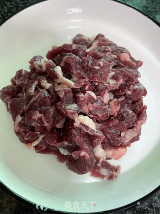 榨菜蒸牛肉的做法步骤：1