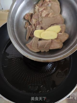 大葱炒猪舌的做法步骤：6