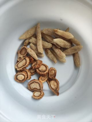 西洋参麦冬炖肉片的做法步骤：3