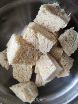 冻豆腐炖猪舌的做法步骤：2