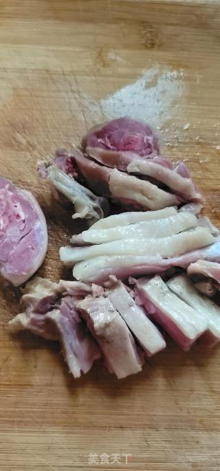 腊鸭腿煲白萝卜汤的做法步骤：2