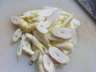 野山笋煮豆腐的做法步骤：3
