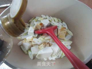 野山笋煮豆腐的做法步骤：6