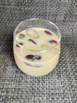阿胶红枣桂圆奶茶的做法
