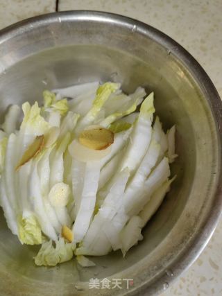 鸡蛋炒白菜的做法步骤：1