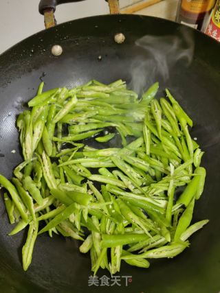 青椒炒牛肉的做法步骤：3