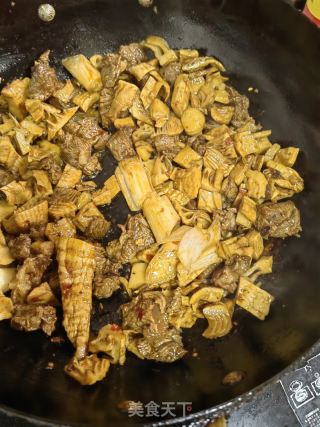 笋子土豆烧牛肉的做法步骤：2