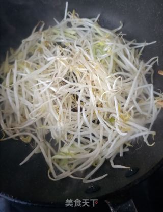 绿豆芽炒猪肝的做法步骤：5