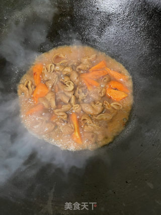 胡萝卜烧肥肠的做法步骤：10