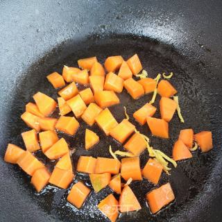 西芹炒牛肉粒的做法步骤：6