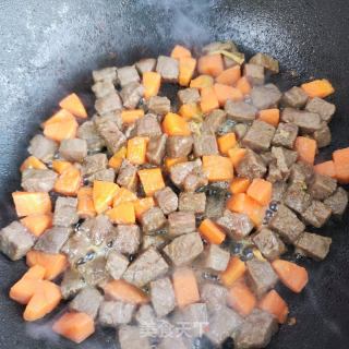 西芹炒牛肉粒的做法步骤：7