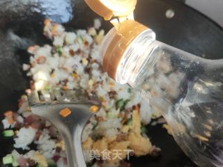 五彩炒米饭的做法步骤：9