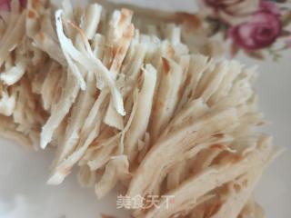 鸡蛋炒饼丝的做法步骤：2