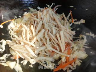 鸡蛋炒饼丝的做法步骤：8