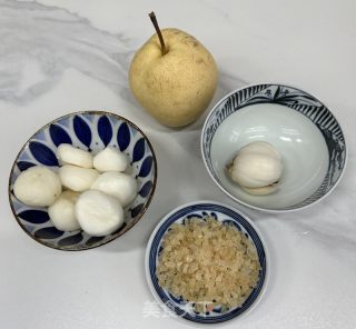 荸荠百合雪梨汤的做法步骤：1
