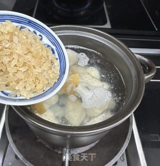荸荠百合雪梨汤的做法步骤：6