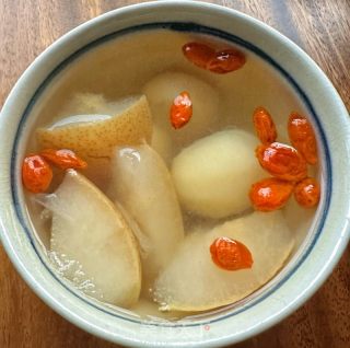 荸荠百合雪梨汤的做法步骤：8