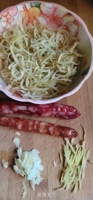 腊肠蒸银鱼仔的做法步骤：1