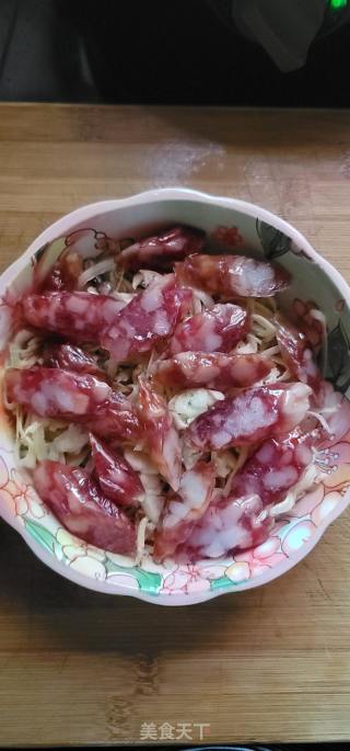 腊肠蒸银鱼仔的做法步骤：3
