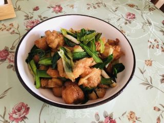 油面筋炒蒜苗的做法步骤：8